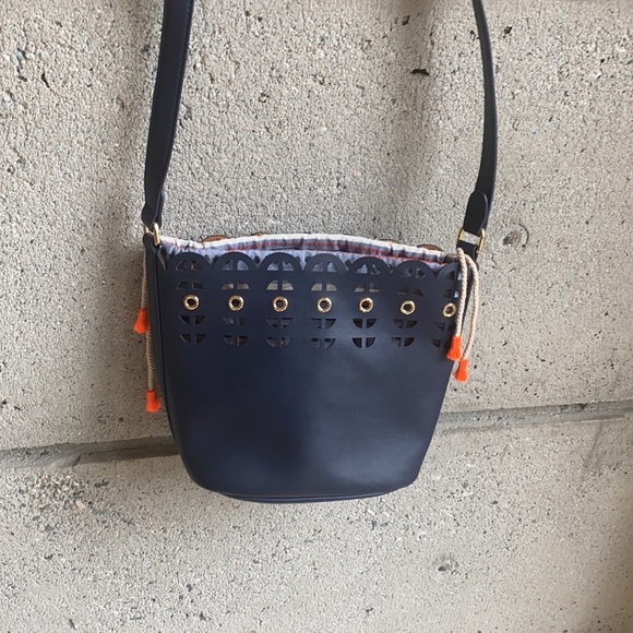 Stella & Dot Bucket Bag with removable pouch liner - Picture 7 of 16